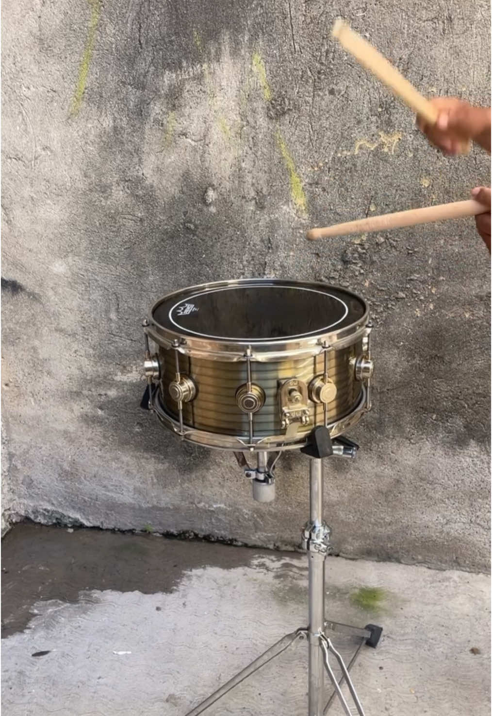 ¿En qué posición de la palanca se escucha mejor? Consejos para una mejor afinación . . #tarolero #tarola #afinacion #dwdrums #dwcollectors #banda #ensayo #practica #encuesta #pregunta #duda #comenten 