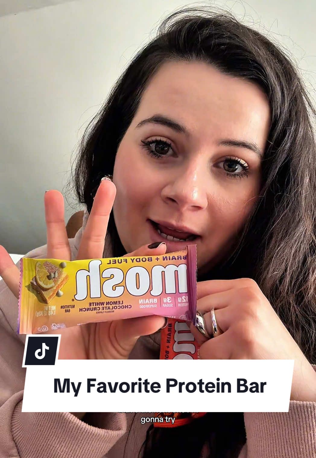 MOSH Bar – The Best Protein Bar! If you’re looking for the best protein bar, you have to try MOSH Bar! It’s my favorite protein bar, especially if you’re sticking to a high-protein diet. This protein bar is not only high in protein and low in sugar, but it also has unique ingredients you won’t find in just any protein bar—Lion’s Mane, Omega-3, Ashwagandha, and Flaxseed. This protein bar isn’t just packed with great ingredients—it actually tastes amazing! I’m linking my go-to protein bar down below so you can check it out for yourself. #BestProteinBar #ProteinBar #HealthyProteinBar #MOSHBar #HighProteinBar #LowSugarProteinBar #ProteinBarForDiet #HealthySnacking #SuperfoodProteinBar #ProteinBarForEnergy #creatorsearchinsights @Mosh Life 