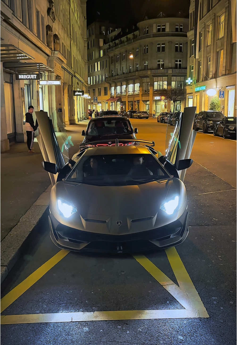 Night things in Zürich  • #lamborghini #svj #aventadorsvj #zurich 