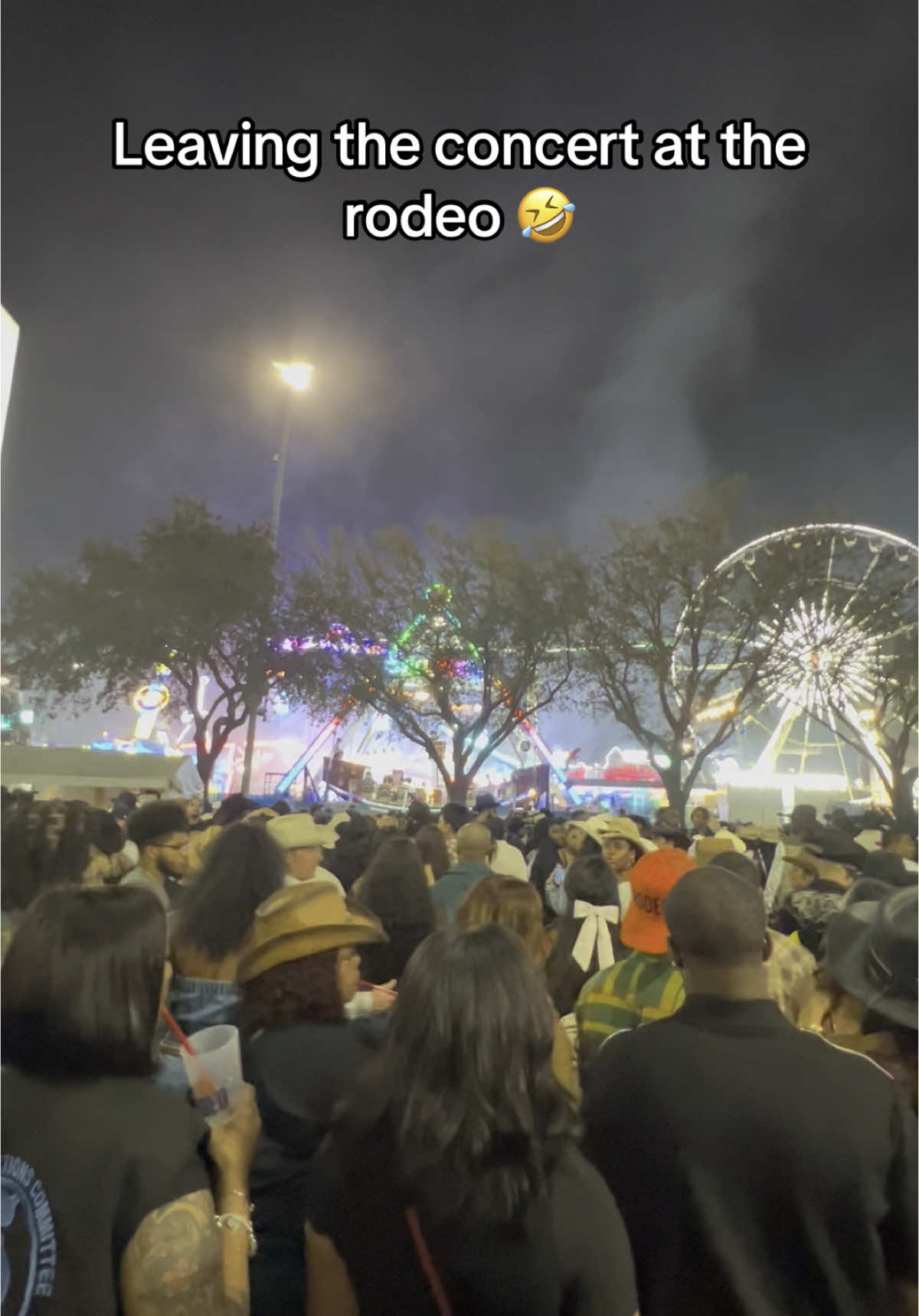 Leaving the rodeo concert never gets better lol beware the crowd #hlsr #houstonrodeo #rodeohouston #htx #fyp #thingstodoinhouston #cowgirl #cowboy #rodeo #concert #bunb 