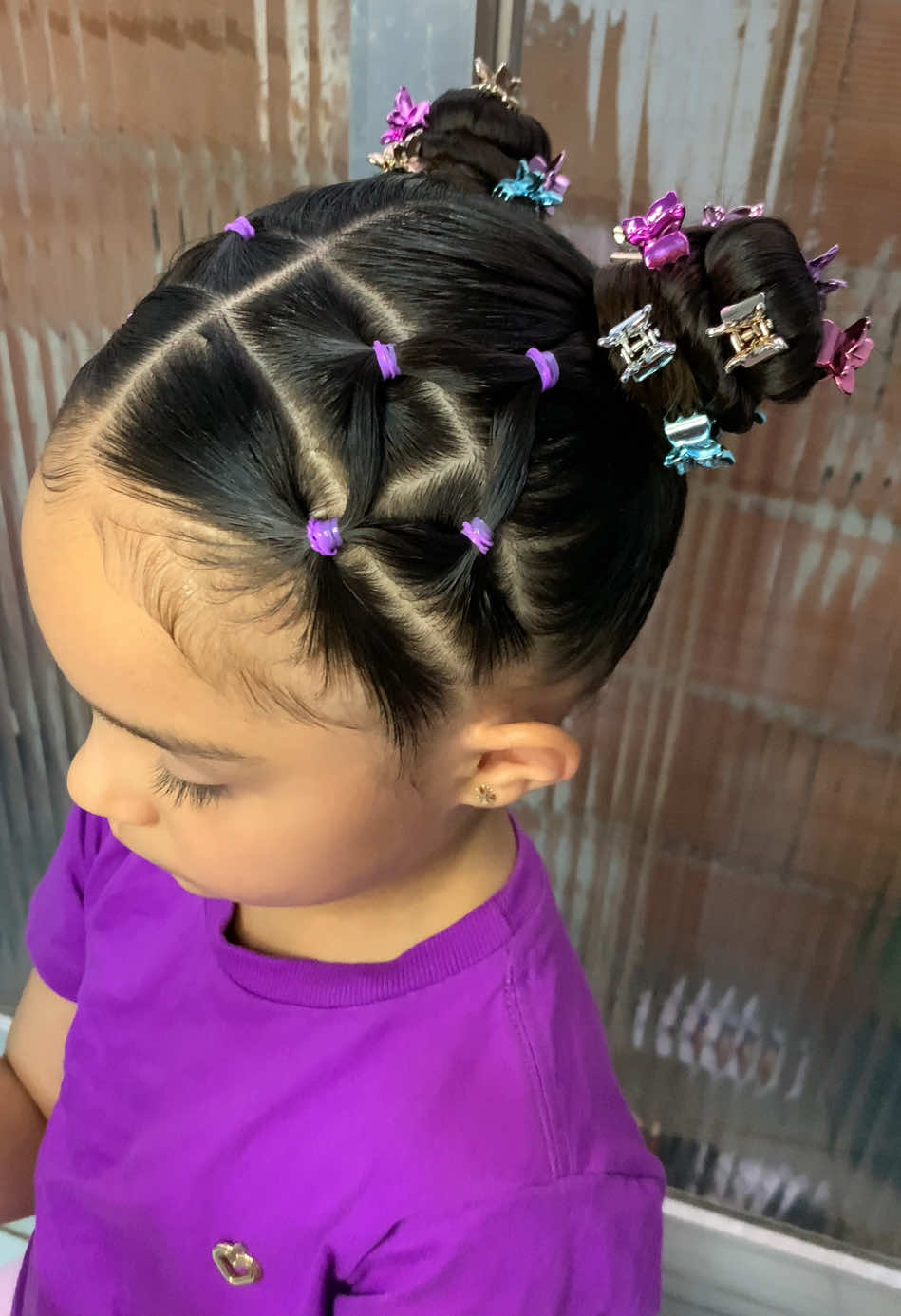 Penteado infantil mega fácil com essas presilhas linda metalizadas 🥰 #penteadoinfantil #penteadosfaceis #penteadodiaadia #hairtutorials 