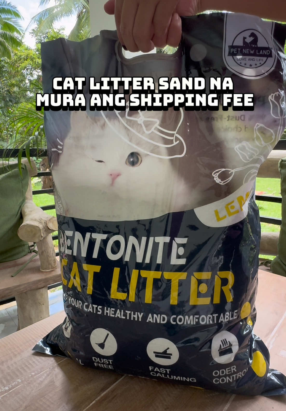 Cat Litter Sand na mura dahil mura ang shipping fee. Very convenient and affordable naman talaga mag order nitong Bentonite Cat Litter na to. Click the Yellow Basket for Orders! #murangcatlitter #murangcatlittersand #catlitter #bentonitecatlitter #murangshippingfee #catlitterrecommendations 