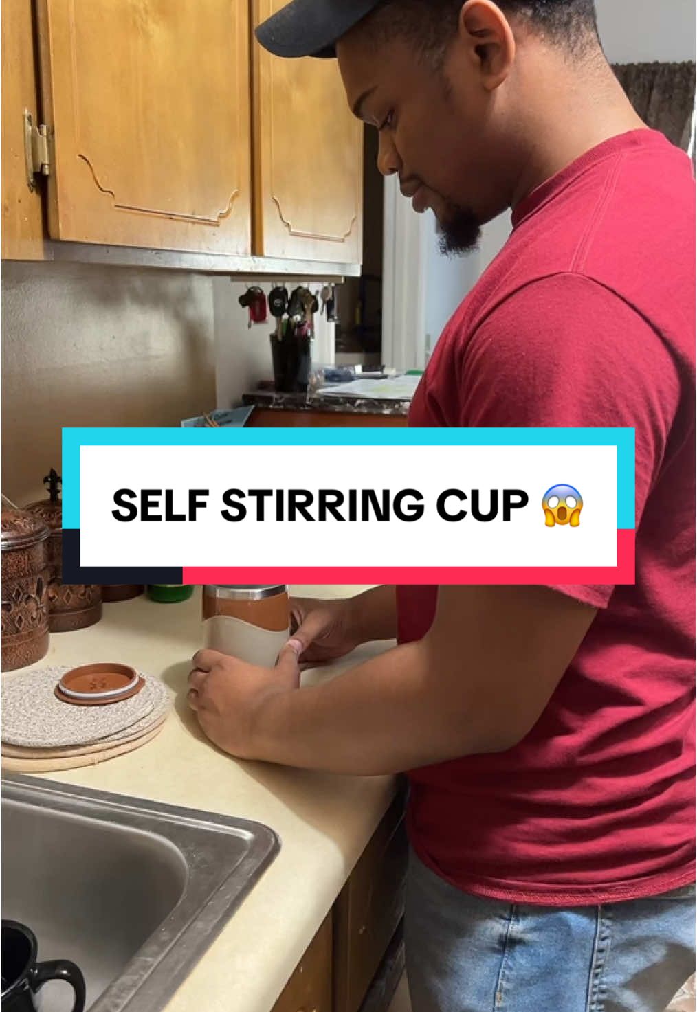 A cup that stirs itself!! In the orange cart 😍😍 #selfstirringmug #coffeetiktok #coffeemug @HomeTechHub 