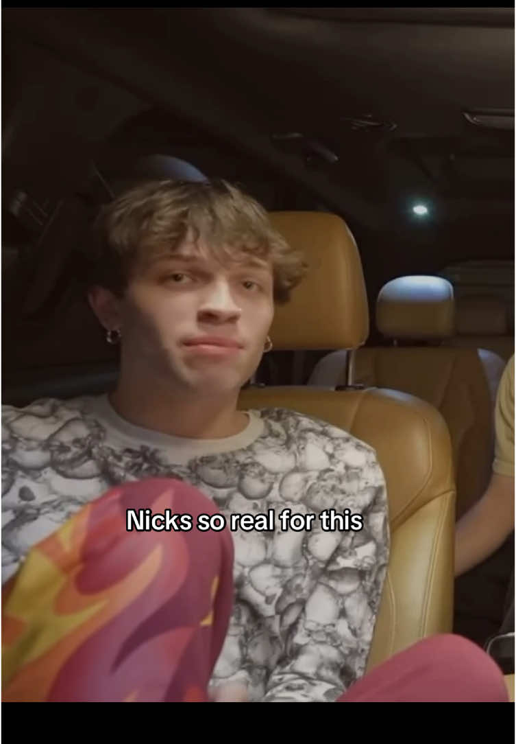 I love the earrings #Nicksturniolo #Mattsturniolo #Chrissturniolo #Nicolassturniolo #Matthewsturniolo #Christophersturniolo #Sturniolotriplets #Sturniolos #Foryoupage #Fyp 