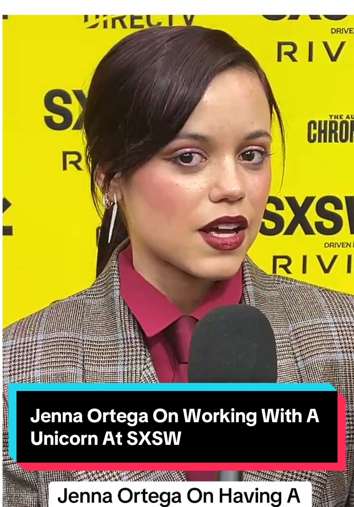 Jenna Ortega broke down what it was like to have a unicorn as a costar at the #SXSW premiere of #DeathOfAUnicorn. #movietok #filmtok #jennaortega  