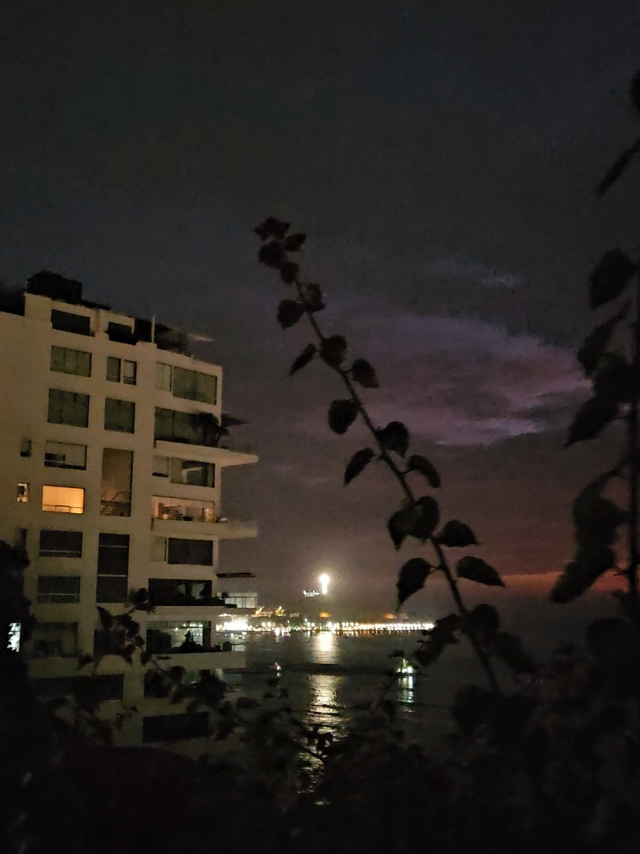 Una #bella  #vista al #mar desde el #malecon de #Barranco  @Paisajes y Costumbres @Paisajes y Costumbres @Paisajes y Costumbres  #lima #limadenoche #playadenoche #Peru #paisajes #atardecer #playa #mar #Lostinlove #AirSupply #ocean #fyp #parati #foryou  #creatorsearchinsights 