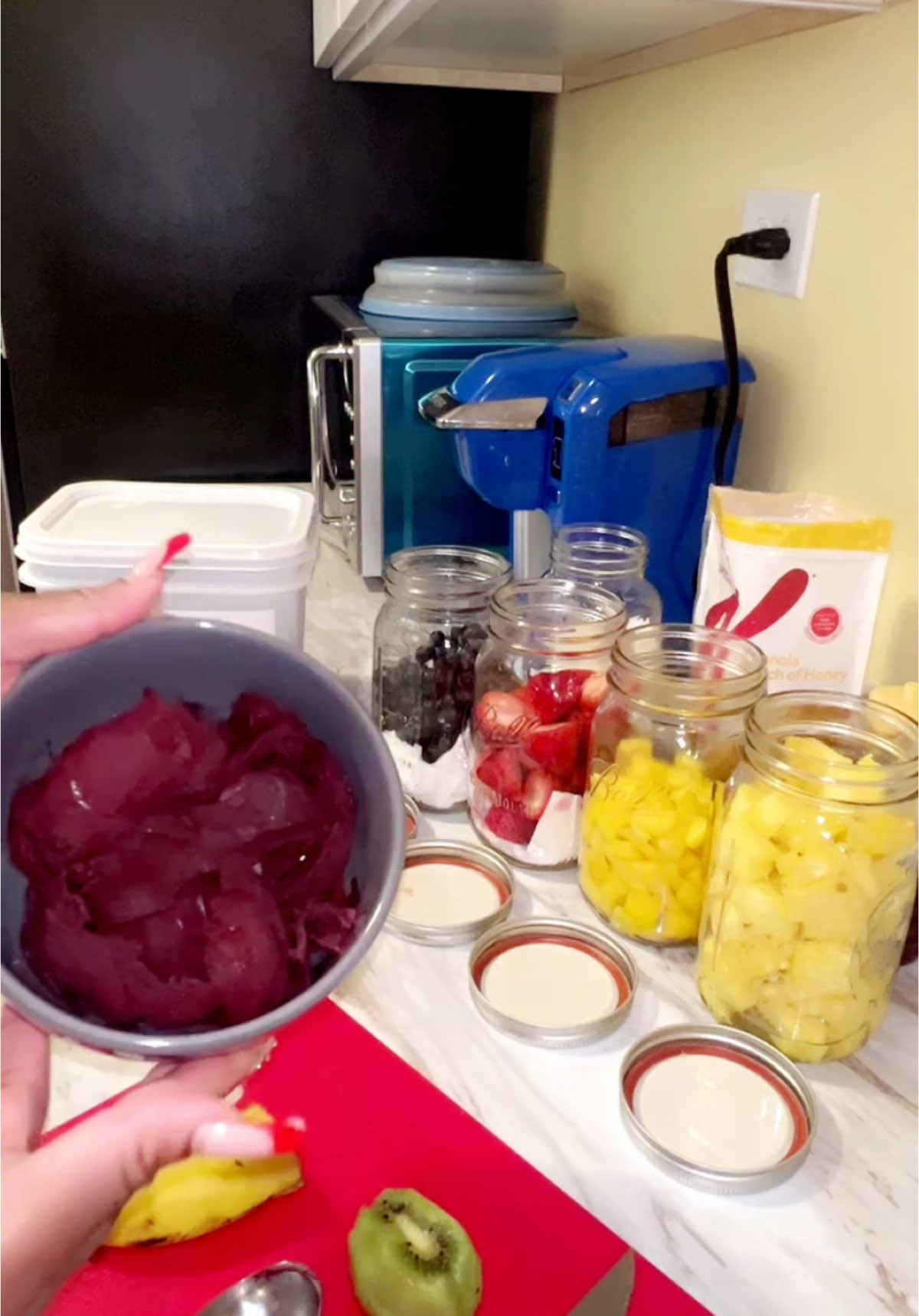 açaí at home part 2 #acaibowls #acaibowlathome #acaibowlrecipe #wegotfoodathome #lipstik_lezbo 