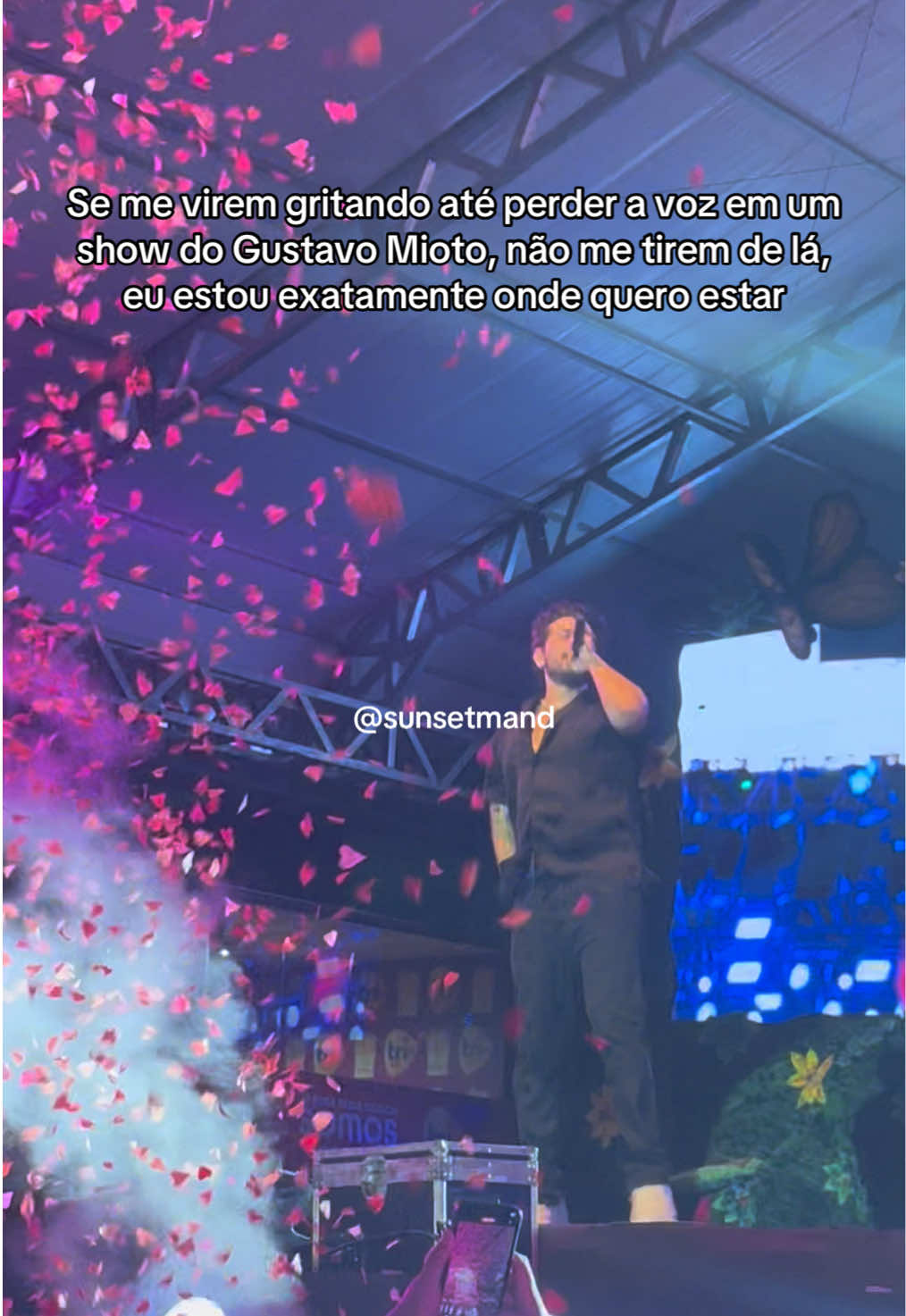 eu falo que essa musica saturou, mas é só quando eu não to nos shows pra gritar. @Gustavo Mioto  #gustavomioto #mioto #comousemmim #praiagrande 