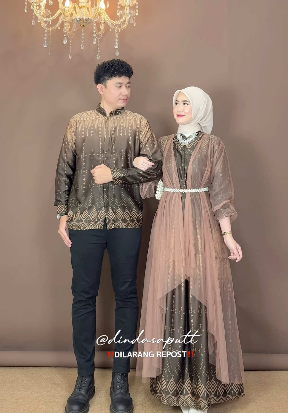 Rekomendasi set couple untuk hari raya nanti!😍💗 #JelajahRamadan #fyp #fyp #RamadanDiTikTok #outfitlebaran #racundresslebaran #dresslebaran #Lebaran2025 #dress #Outfit #racunbajulebaran #Lebaran #racunlebaran #Outfit #rekomendasiabaya #outfitcouple #rekomendasioutfitcouple #coupleoutfit 