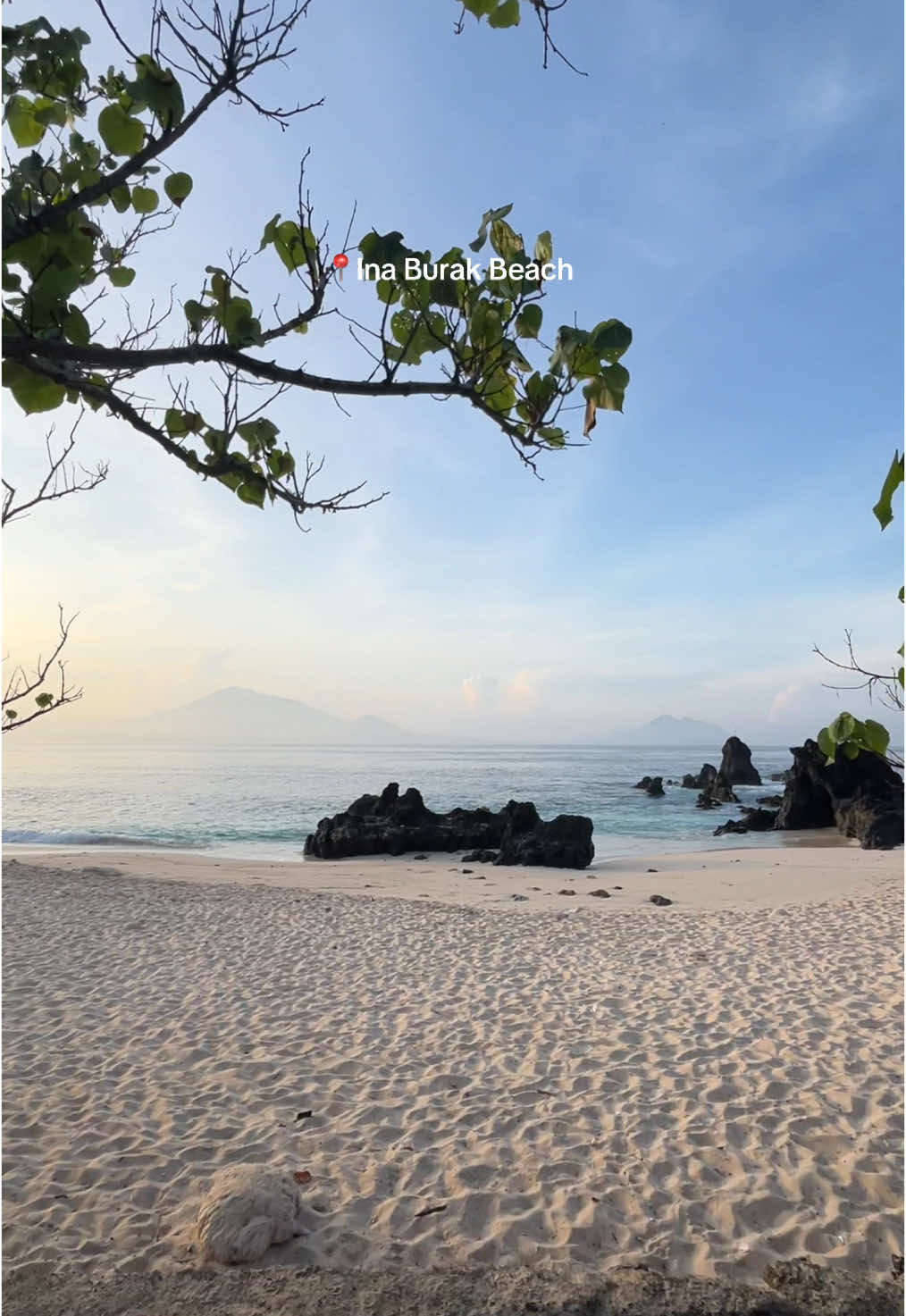 salah satu pantai yg wajib dikunjungi kalau main ke pulau adonara 🏝️😊 #adonarapride🏝️🔥  #adonaratimur  #jalanbawa #inaburakbeach 