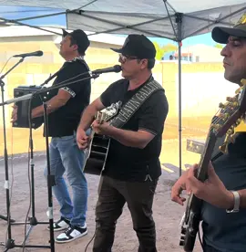 Los gallitos de chihuahua #laovejanegra #gallitosdechihuahua #musicasierreña #fyyyyp #foryou #explorepage #gruposierreño 