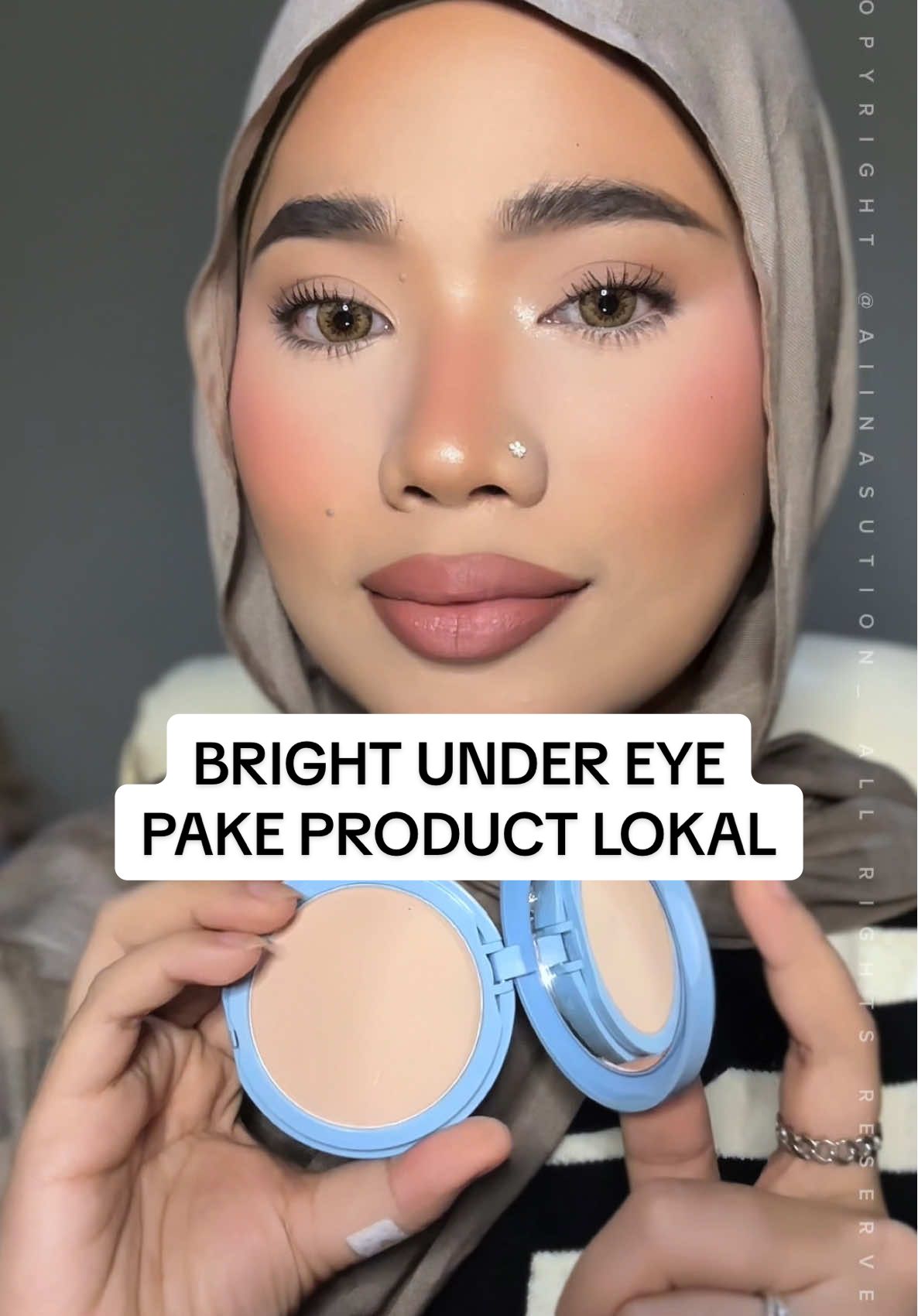 Replying to @🍸🫒 lebih keliatan kalo abis di set pake translucent trus langsung set pake ini dan pake powder puff beuhhb langsung bright✨ #brightundereye #makeuphacks #fyp 