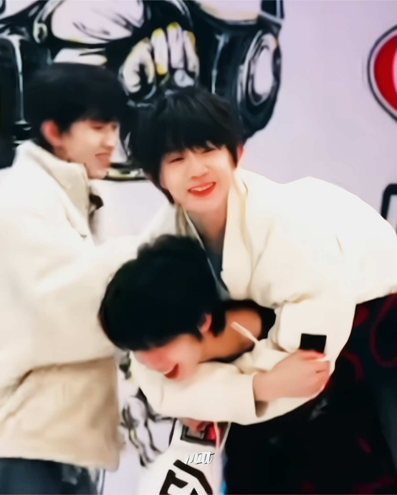 : woaaa🥹 #TF家族练习生 #yangbowen #duongbacvan #zuoqihan #takyham #wenhan #qiwen #xh #tiktok #viral #fyp #mitt 