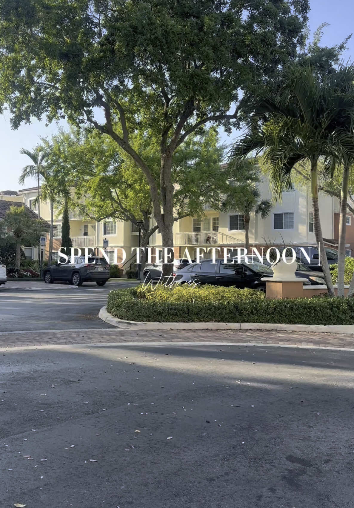 Spend the afternoon with us 🩷 Hoy me toco estar solita con mis bebes, ellos amaron este lugar. 📍La la land  West Palm Beach #comewithus #momlife #spendtheday #MomsofTikTok #sahm #sahmsoftiktok #fyp #followme #Vlog #minivlog #paratii 