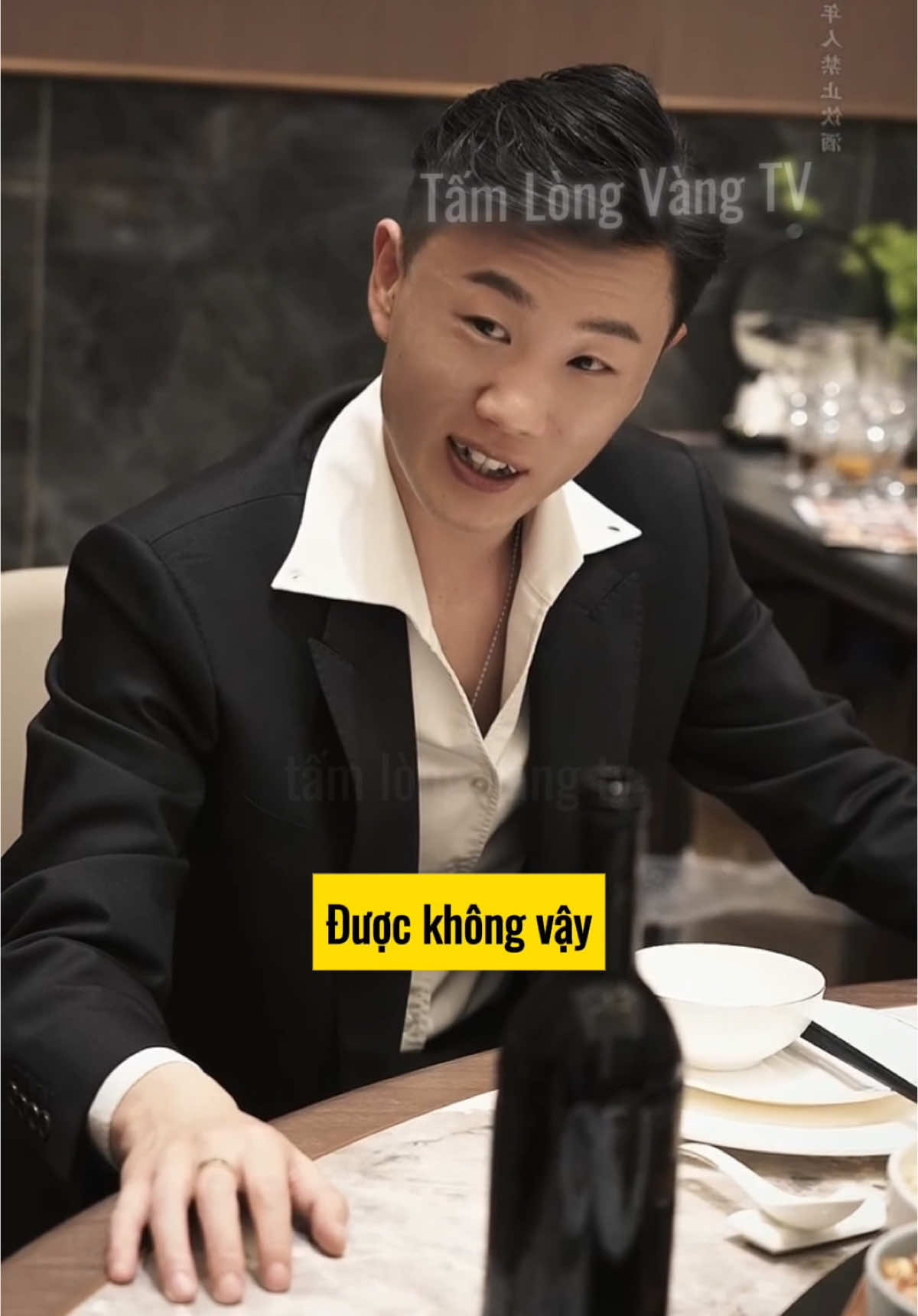 Ra vẻ anh lớn bắt ép người uống, ai ngờ gặp phải thằng liều sợ xanh mặt #cuocsong #phimhay #phimtrungquoc #khampha 