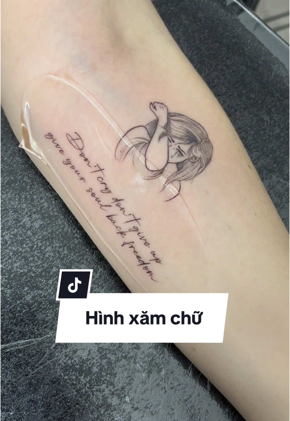 Hình xăm chữ và hình xăm cô gái đang khóc #tiemxamcantho #tiemxamnucantho #canthoxamhinh #cantho #tattomini #nuxamhinh #nutattoo #hinhxamchu #hinhxamcogai 