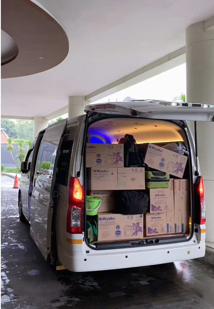 Siap menerima Info Mudikmu Bolo.  Sewa Hiace Premio Purwokerto  Ready For Rent Hiace Premio  🔗 Fasilitas Kendaraan  - 10 - 14 Seat ( Standar - Rimba Kencana )  - ⁠Audio Video Berbasis Android Karouke  - ⁠USB Charge HP  - ⁠Safety Belt  - ⁠Palu Pemecah kaca  - ⁠Netflix  WhatsApp & cal  ☎️ 081393319598 #sewahiacepurwokerto #sewahiacepremiopurwokerto  #sewahiacecilacap #sewahiacepurbalingga #sewahiacemurah #sewahiacebrebes #sewahiacewonosobo #sewahiacepremio #hiacepremioindonesia #sewahiacepremiokebumen #sewahiacepremiobanjarnegara #sewahiacepremiotegal #sewahiacebumiayu #sewahiacetegal #sewahiacepremiocilacap #sewamobilpurwokerto #vipcarpurwokerto #infowisatapurwokerto #wisatapurwokerto #sewaelfbanjarnegara #sewaelfpurbalingga #sewaelfbanjarnegara #sewaelfpurbalingga #sewaelfcilacap #sewaelfbumiayu #rentalmobilpurwokerto #rentalmobilpurbalinggamurah #sewamobilmurahpurwokerto #sewamobilmurahpurbalingga #rentalmobilbaturaden #wisatadieng #wisatapurbalingga