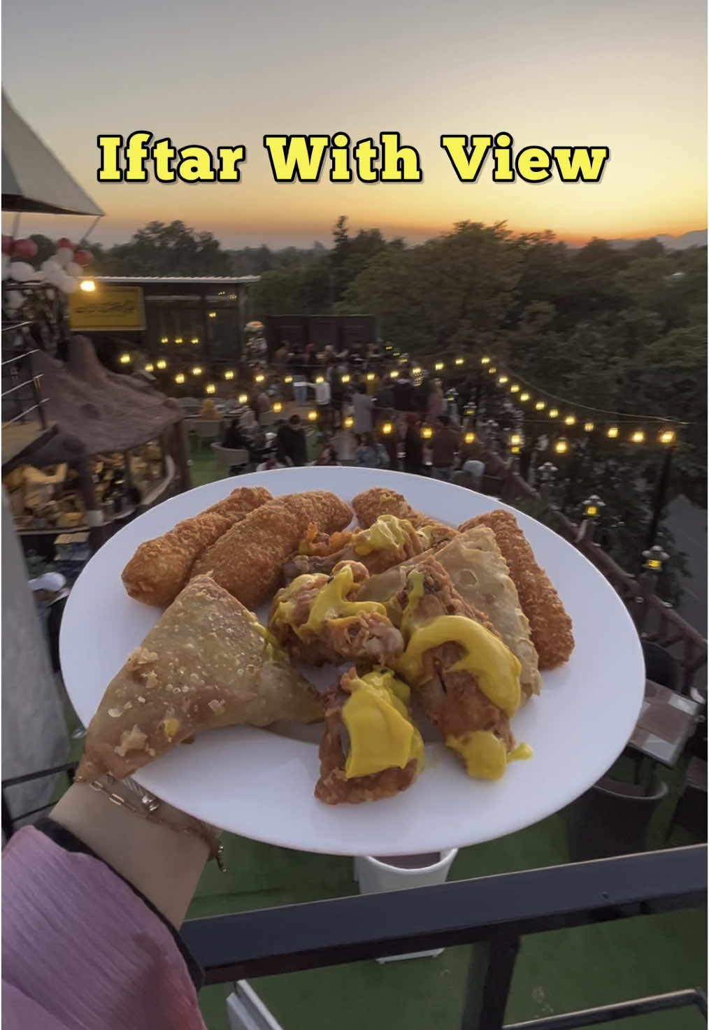 If you want to enjoy Iftar with beautiful view then this post is for you. For details watch full video @eatly.isb  . . For more follow @foodum_moodum  . . . . . . . #iftar #iftarbuffet #iftari #ramzan #buffet #streetfood #sehri #sehribuffet #foodwithview #islamabadfood