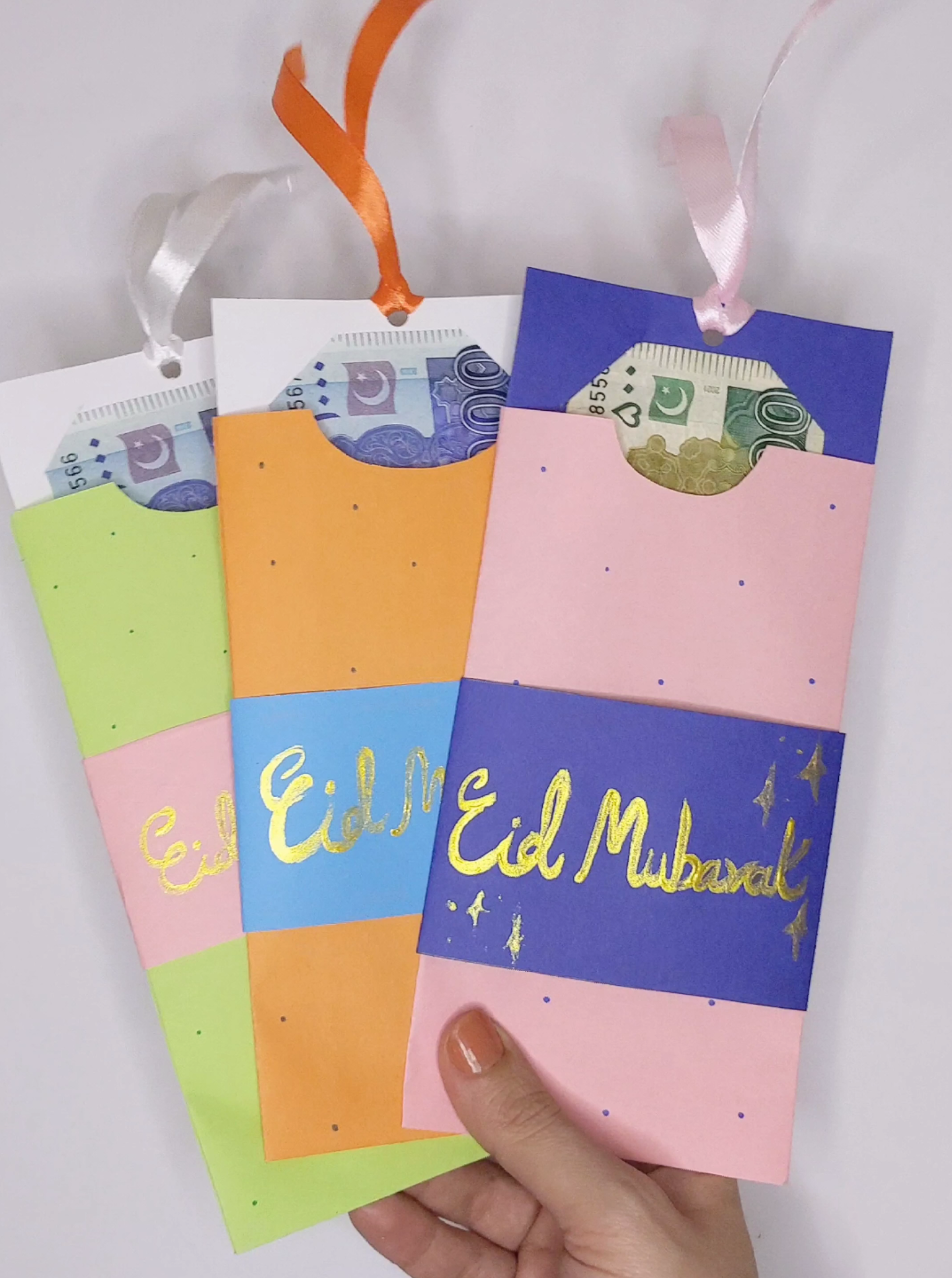 These Eid Cash Envelopes are super easy to make and perfect for gifting cash this Eid ✨ #eid #eidi #envelopes #eidienvelopes #howtomake #DIY #diyenvelopes #tuckcards #handmade #papercraft #reelsinstagram #foryou #reels #trending #viral #MadeWithLove #tiktok #foryoupage 