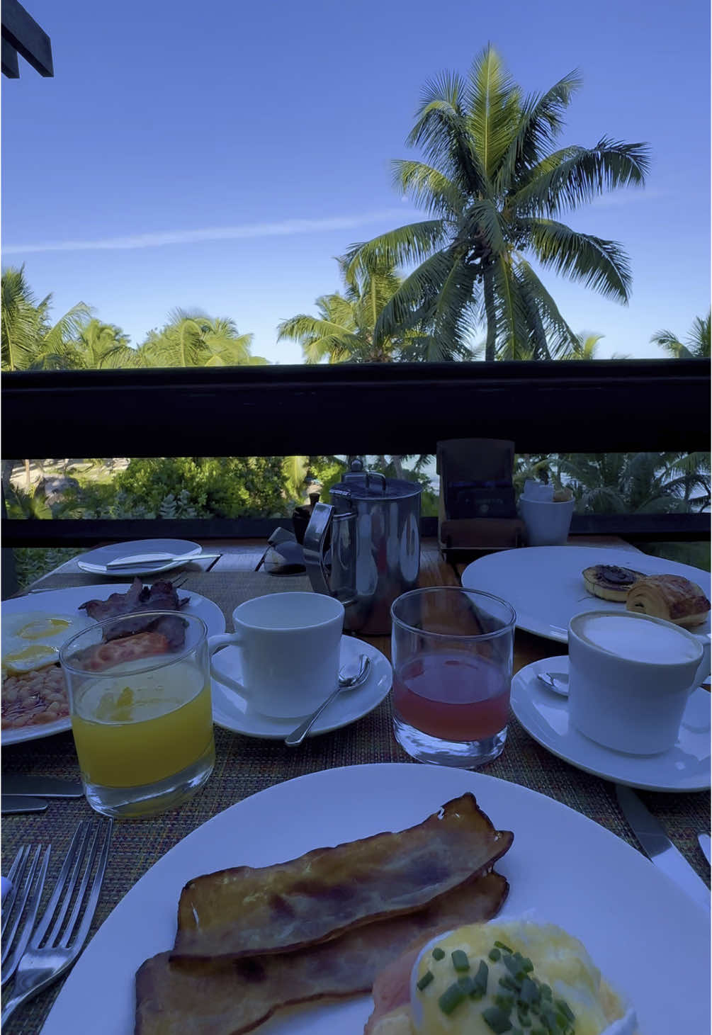 Meilleure vue pour débuter la journée 🥹🌴☕️🦜 #seychelles #hotel #constance #seychellestiktok🇸🇨 #wakeup #breakfast #view #tropical #luxurytravel #luxuryhotel #vue #ocean #nature #reveille #petitdejeuner #praslin #fry #voyage #pourtoi 