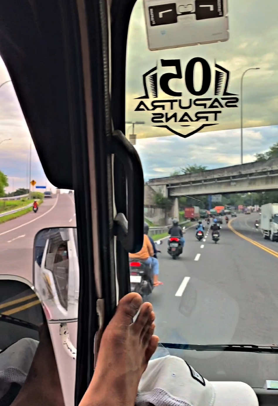 disupiri rasane koyo juragan,rasane tok tapi 🤣🤣#CapCut #truck #kurirpakan 