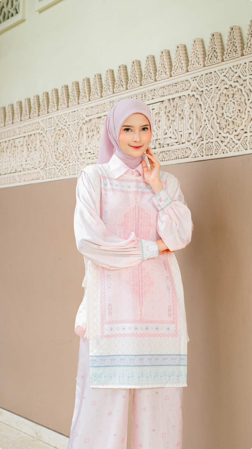 cantik sekali yaa warna pinknya🤩 kalo kalian suka warna apa guys? komen dong🙌🏻🥰 #rumibykyla #bajulebaran #sarimbitkeluarga 