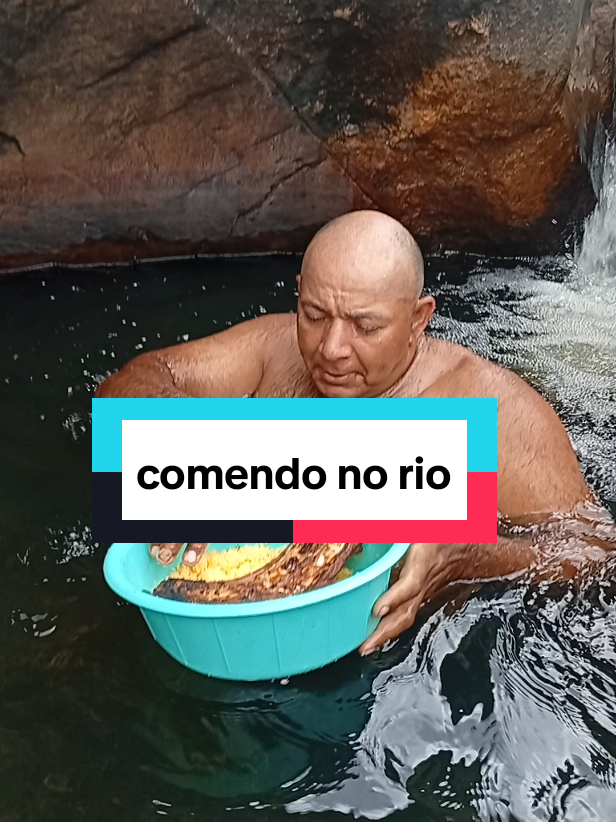 comendo no rio 