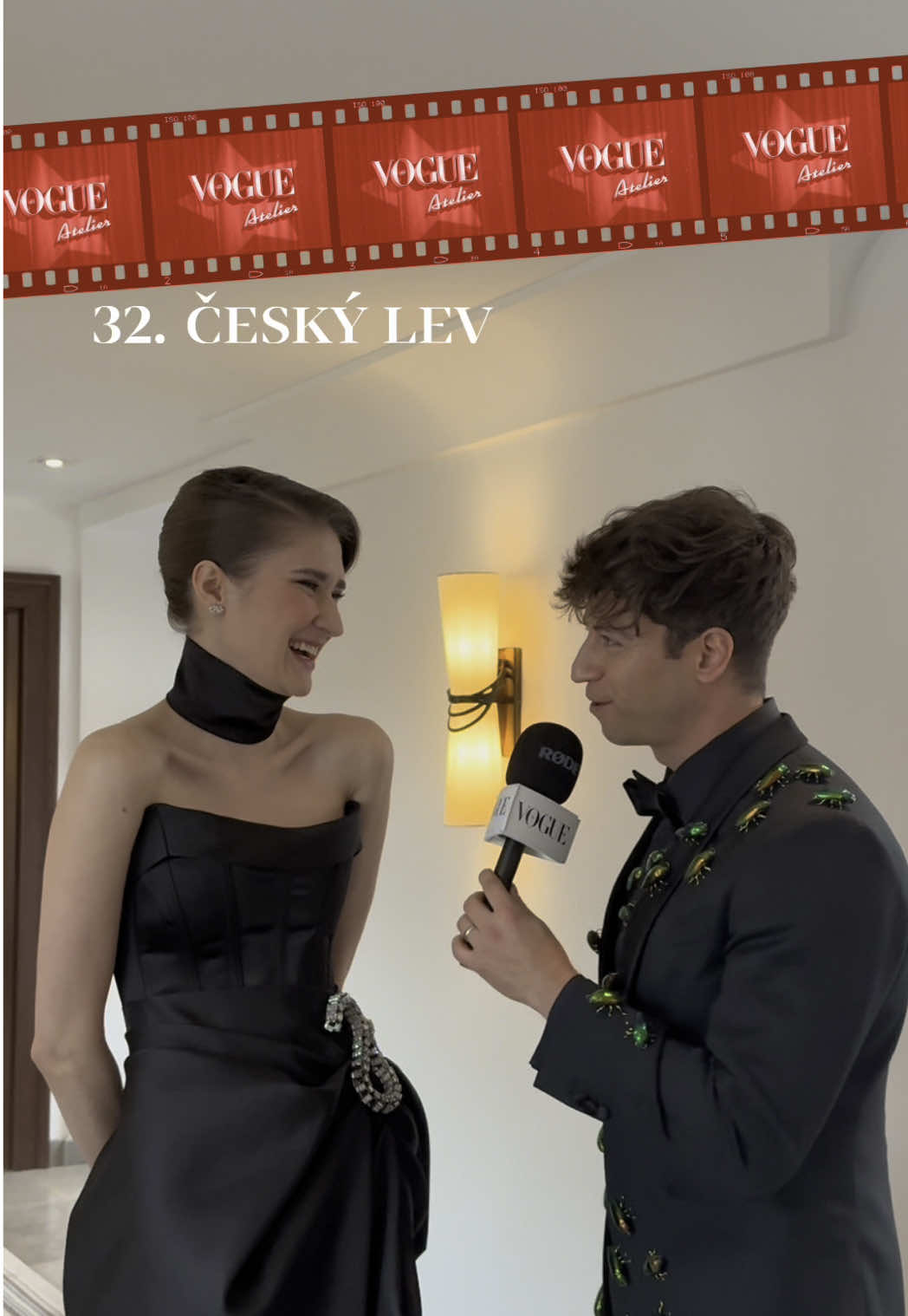 A proč máš tak velké oči? Marie Danči a #hollywoodglam do kouře zahalený.  @Armani beauty  _ #CeskyLev2025 #VogueAtelierProject #armanibeauty #armanimakeup #armanivertigolift #ceskylev