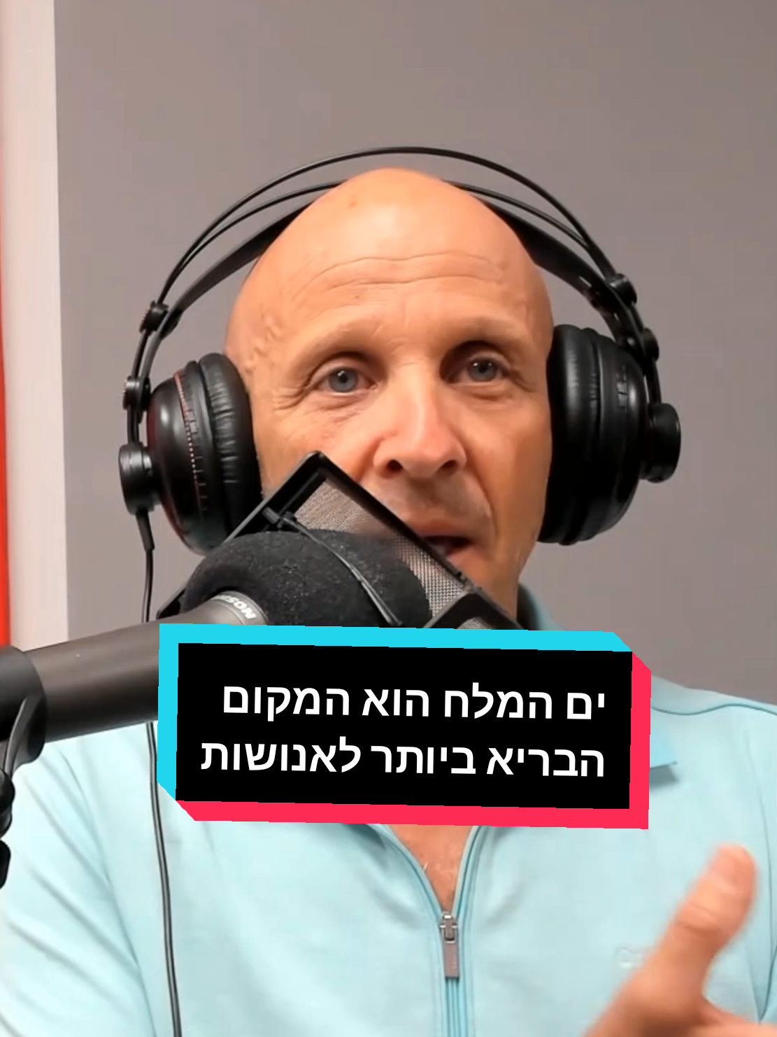 ידעתם שים המלח נחשב למקום הכי בריא בכל הפלנטה?  אז איך ולמה? צפו בסרטון... כשעודד רהב, שחיין מים פתוחים, יזם ופעיל סביבתי ניסה להרים את פרויקט משחה ים המלח, כל המומחים מסביב לא היו בטוחים שהוא ישרוד את זה... אורי סלע מארח את עודד לשיחה מרתקת, מרגשת ומצחיקה - איך הפך החלום המופרך וכמעט לא מציאותי לאירוע בינלאומי מטורף ולמה ים המלח נחשב לאחד מפלאי תבל שאין עוד כמוהו בעולם. #פודקאסט #פודקאסטעולםהמים #פודקסט #פודקסטאוריסלע #פודקאסטאוריסלע #עולםהמים #אוריסלע #עודדרהב #שומרייםהמלח #יםהמללחהמשאבשנשכח #יםהמלחהמקוםהכיבריאבפלנטה #יםהמלח #הצלתיםהמלח