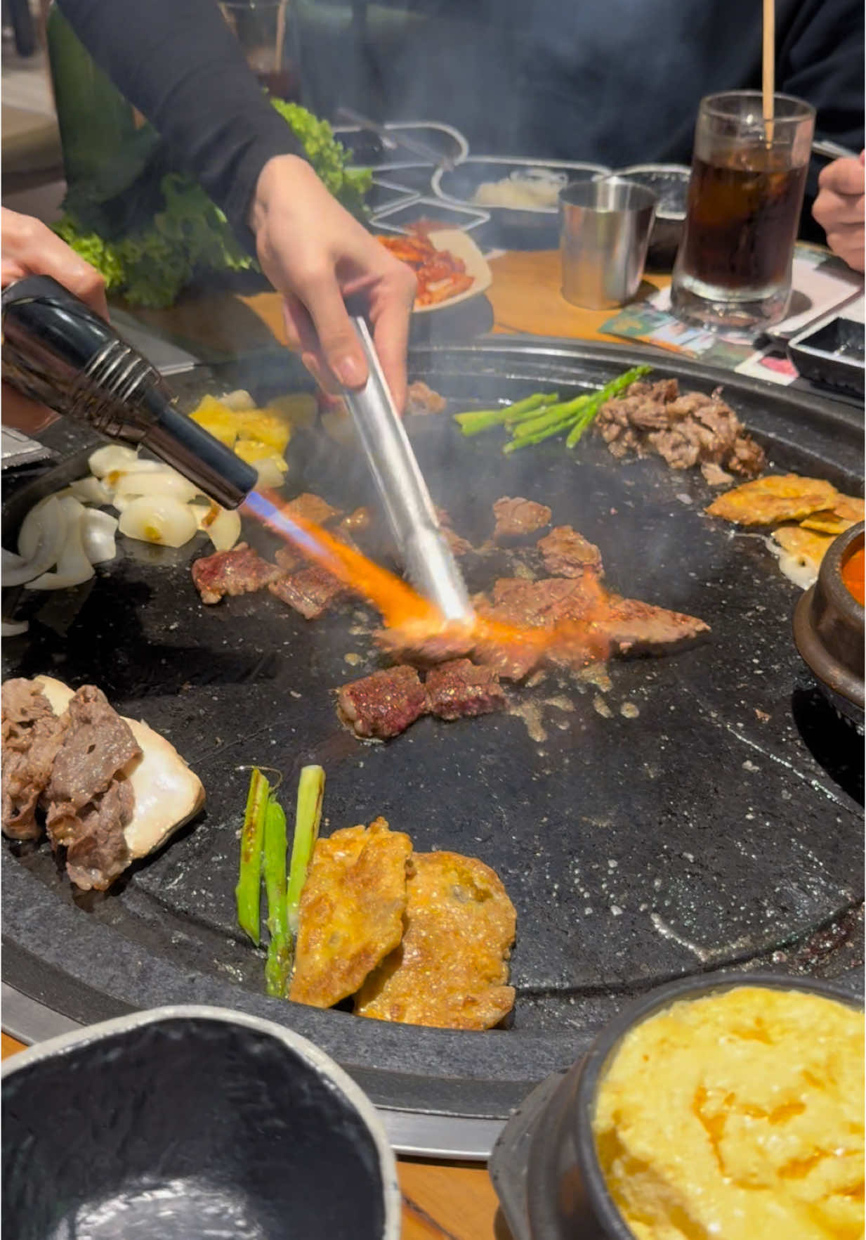 Hạnh phúc đơn giản là sau 1 ngày làm việc chúng ta ngồi nhâm nhi ăn tối với nhau #đà_nẵng #bbq #thitnuonghanquoc 