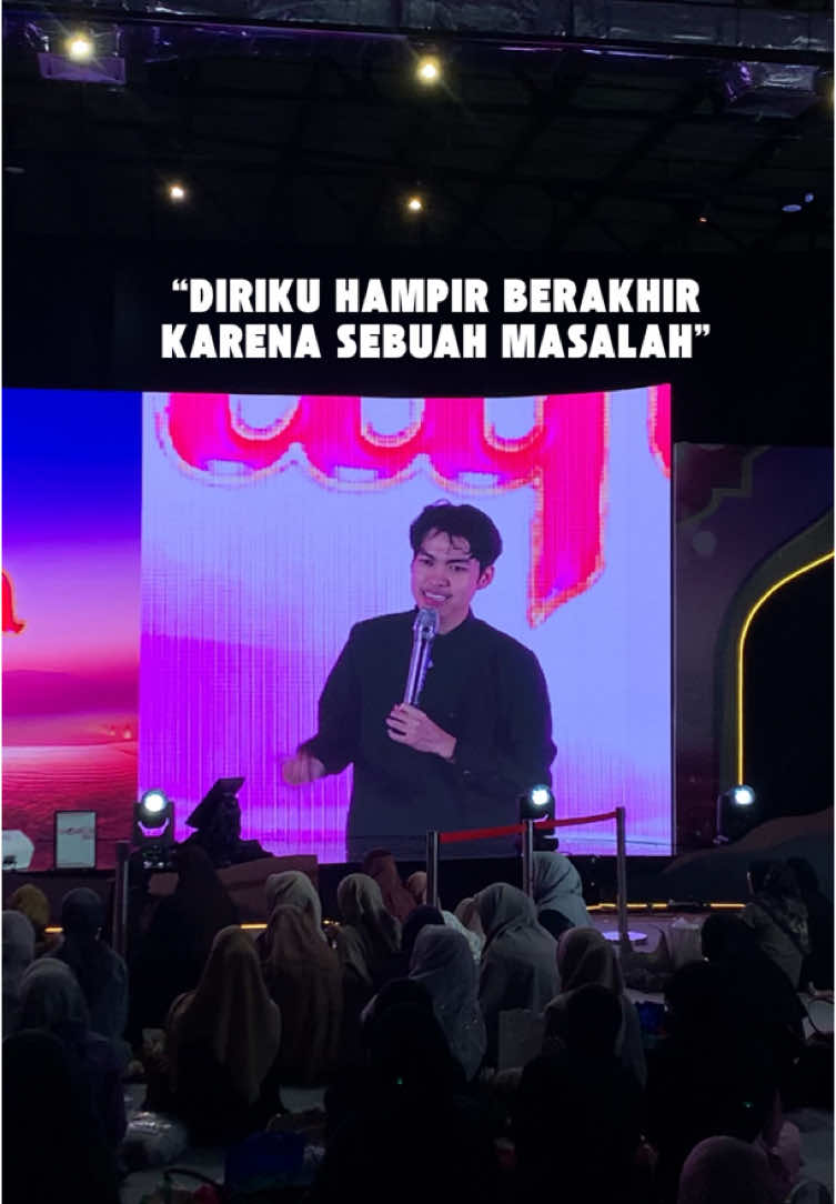 “Luka batin itu gak selalu kelihatan, tapi rasanya nyata. Kadang senyum bisa pura-pura, tapi hati tetap menanggung beban. Gak apa-apa pelan-pelan, yang penting jangan berhenti sembuh. Allah lihat, Allah tahu, dan pasti ada bahagia yang sudah Dia siapkan setelah ini.” Komen “tenang” kalo mau aku kirimin link e-booknya bagi dirimu yang butuh🥹