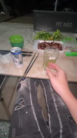 Ít bạn nhậu một mình lun