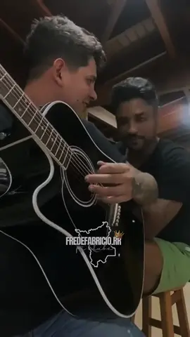 Toda música de #zezedicamargoeluciano fica bom na voz do #fredefabricio ❤️ . . . #fredefabriciorr #acusticodeprimeira #vozeviolao #osertanejorespira #osertanejorespira #zezedicamargo #modao 