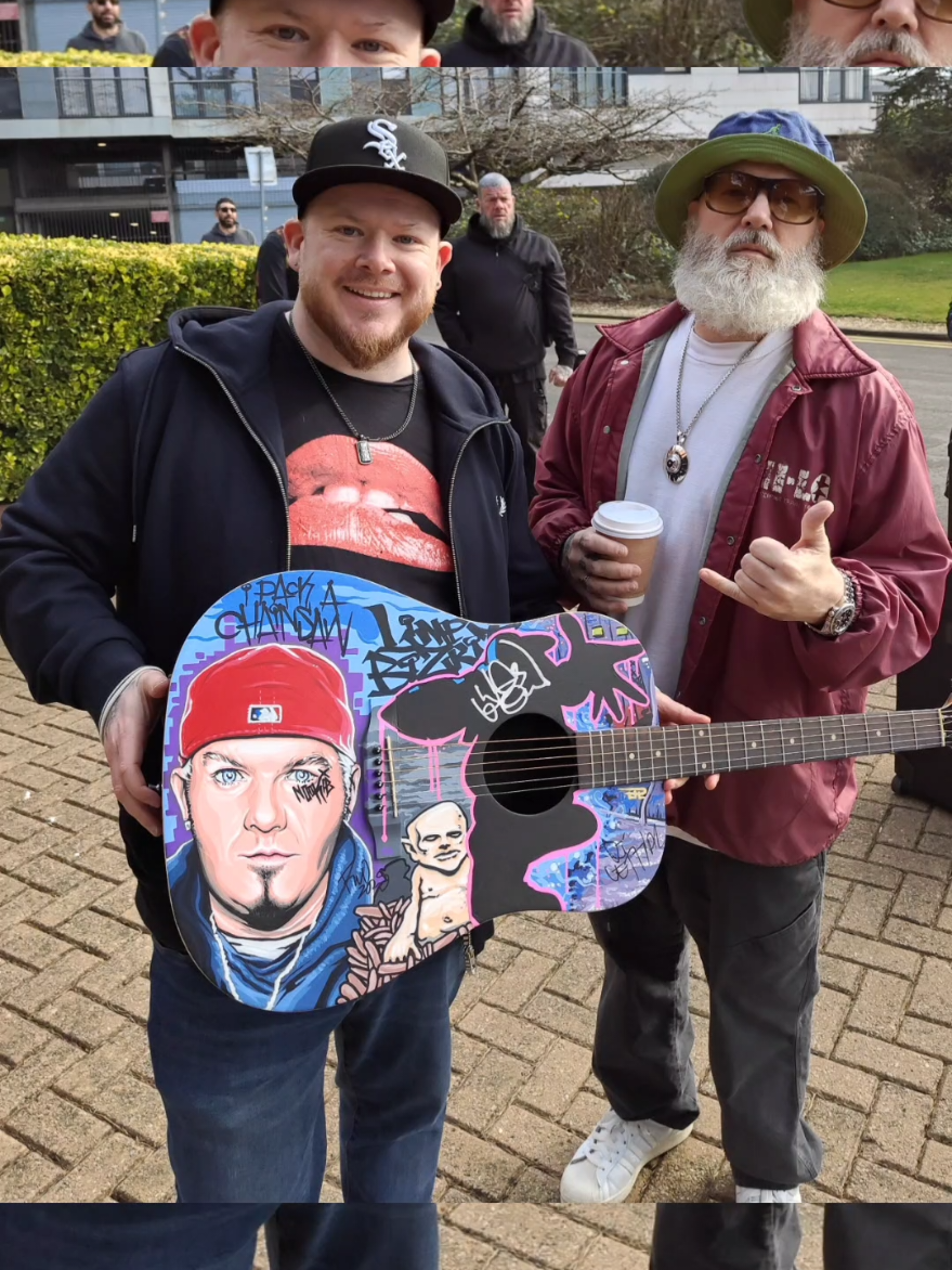 Meeting Limp Bizkit with my artwork Glasgow #limpbizkit #freddurst #wesborland #johnotto #samrivers #djlethal #numetal #guitarart #art #artist #artwork #artistsoftiktok #artistsontiktok #lewylpaintings 