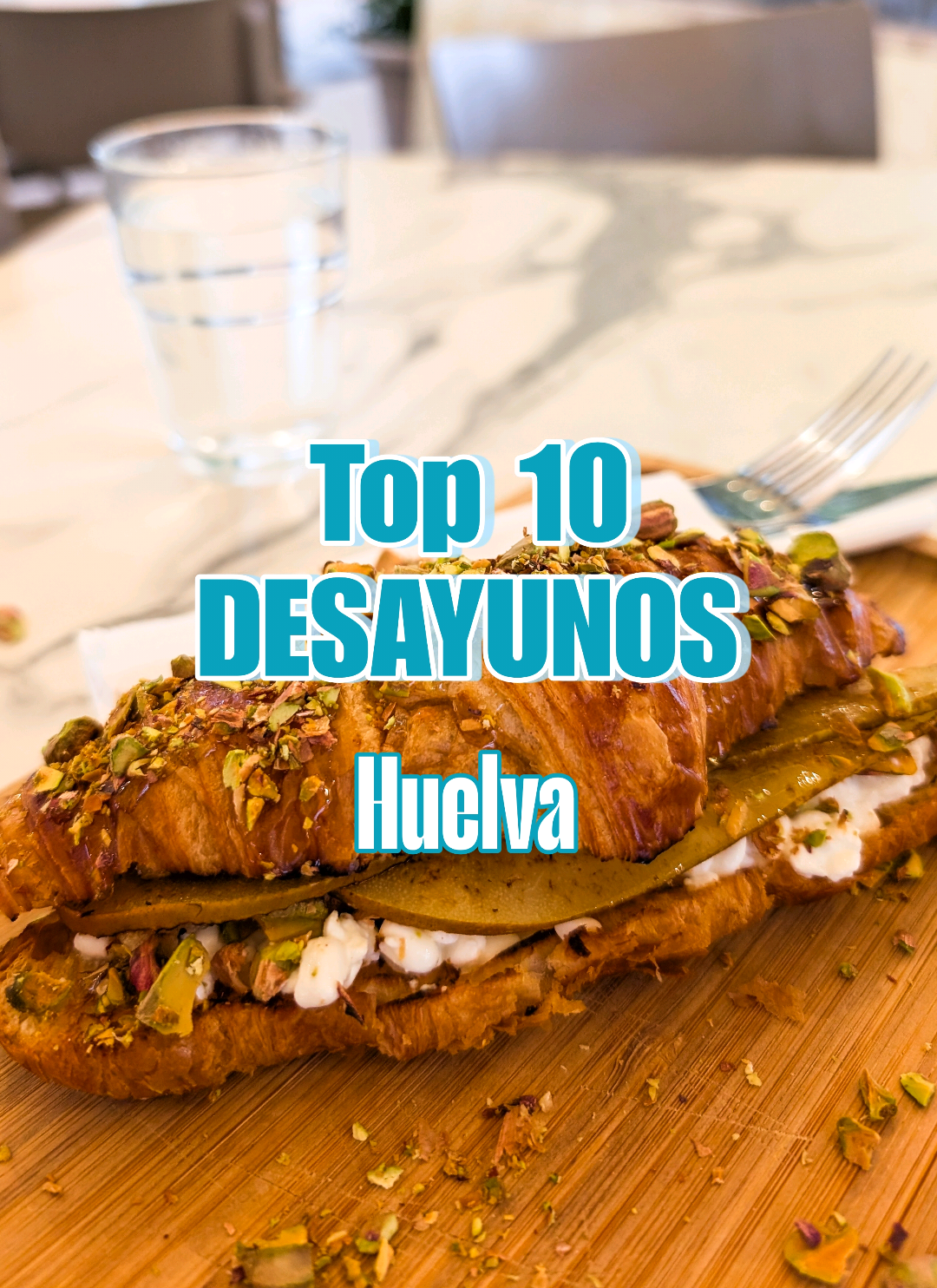 Hola Foodies!! 🥑💥 Tras un tiempo probando visitando varios establecimientos, os traigo mi TOP 10 lugares donde desayunar en Huelva ‼️ (no están ordenados, y es a gusto personal 😊): 1️⃣ La Pinta @lapintahuelva : Tienen una amplia y variada carta de brunchs 🍞, yo la ultima vez probé el croassan con queso cottage, pera asada, miel y pistacho 🤤 2️⃣ Le Petit Café @lepetitcafehuelva : Desde hace años vuelvo por su impresionante capacuccino! ☕ Tienen además variedad en dulces y tostadas 🥐 3️⃣ Tankas @tankasboutiquedelcafe : Especialistas en cafés y tostadas también muy variadas. La ultima vez nos encantó el café 