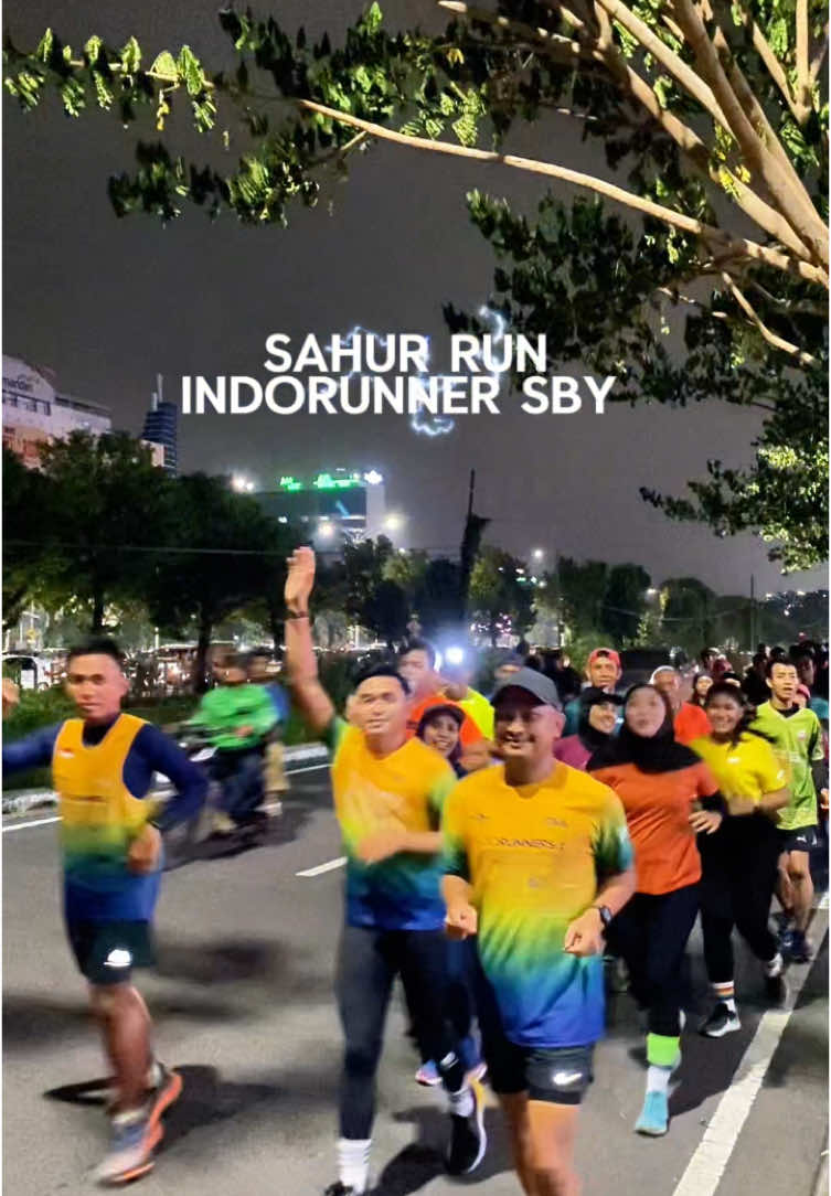 Sahur run! Super duper funn 🙌🏻 Kapan lagi sby tengah malem serame ini 🤩 @INDORUNNERS SURABAYA  #sahurrun #sahurrun2025 #indorunner #indorunnerssurabaya #fypシ #pelarikonten #pelarikece #pelariindonesia #surabayarunners #pelarihore #surabayahits #pelaripemula 