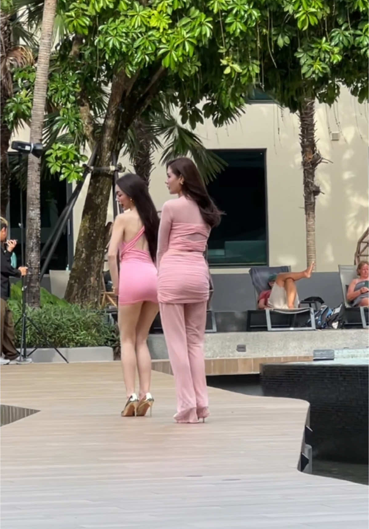 น้องๆซ้อมเต้น เก็บความน่ารักมาฝากด้อมคร้าบ เชียร์คู่นี้อยู่นะ #โซน่า #โซแบม #มีนา #หาดใหญ่สงขลา #ฟีดดดシ #tiktokไวรัล #นางงาม #missgrandthailand #ช่างภาพ #goitnowcreativestudio 