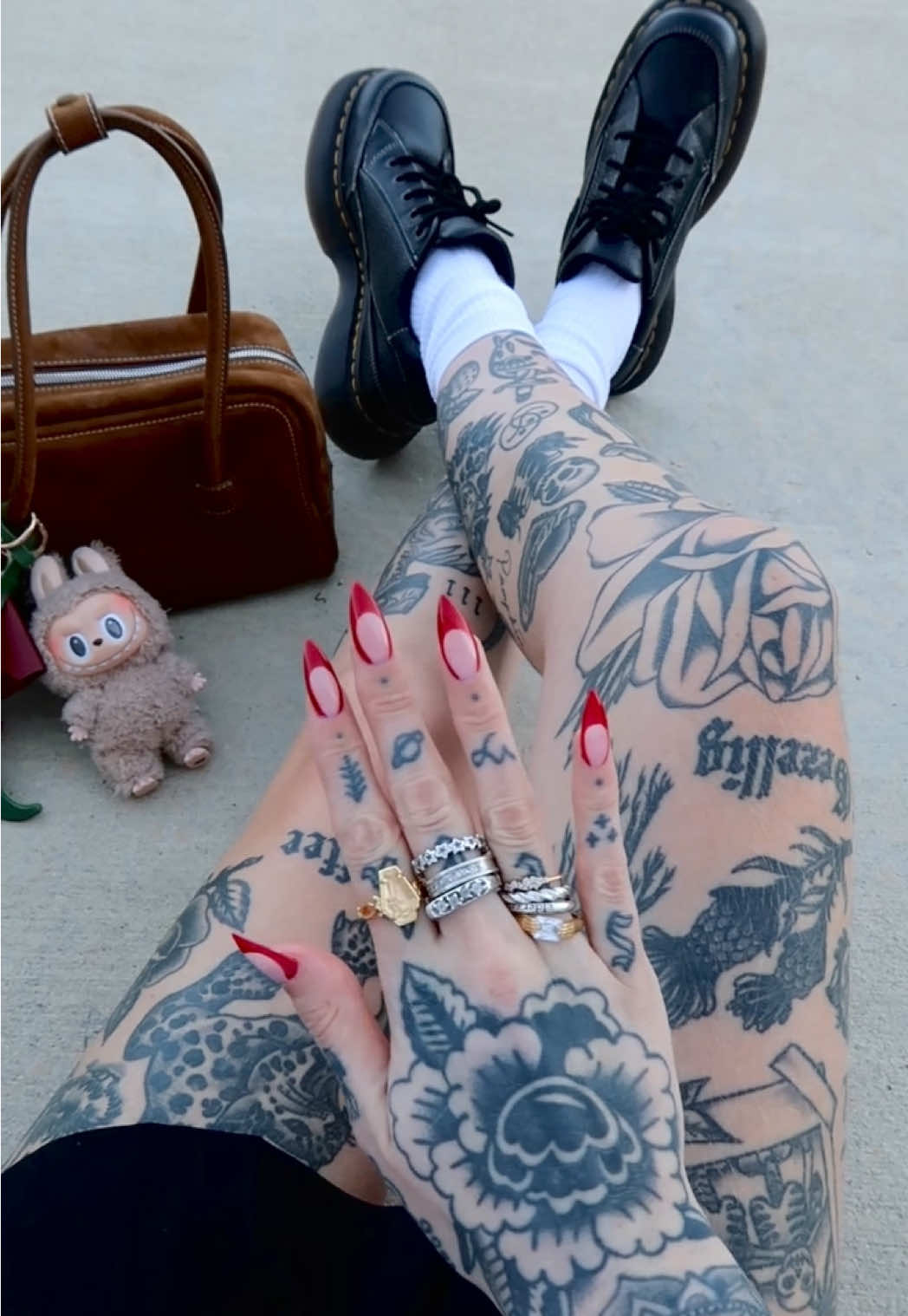 spring nails x labubu ♥️ #newnails #nailinspo #frenchnails #palmtattoo #elderemo  #legtattoo  #labubu #drmartens #girlswithtattoos #boldtattoos #traditionaltattoos 