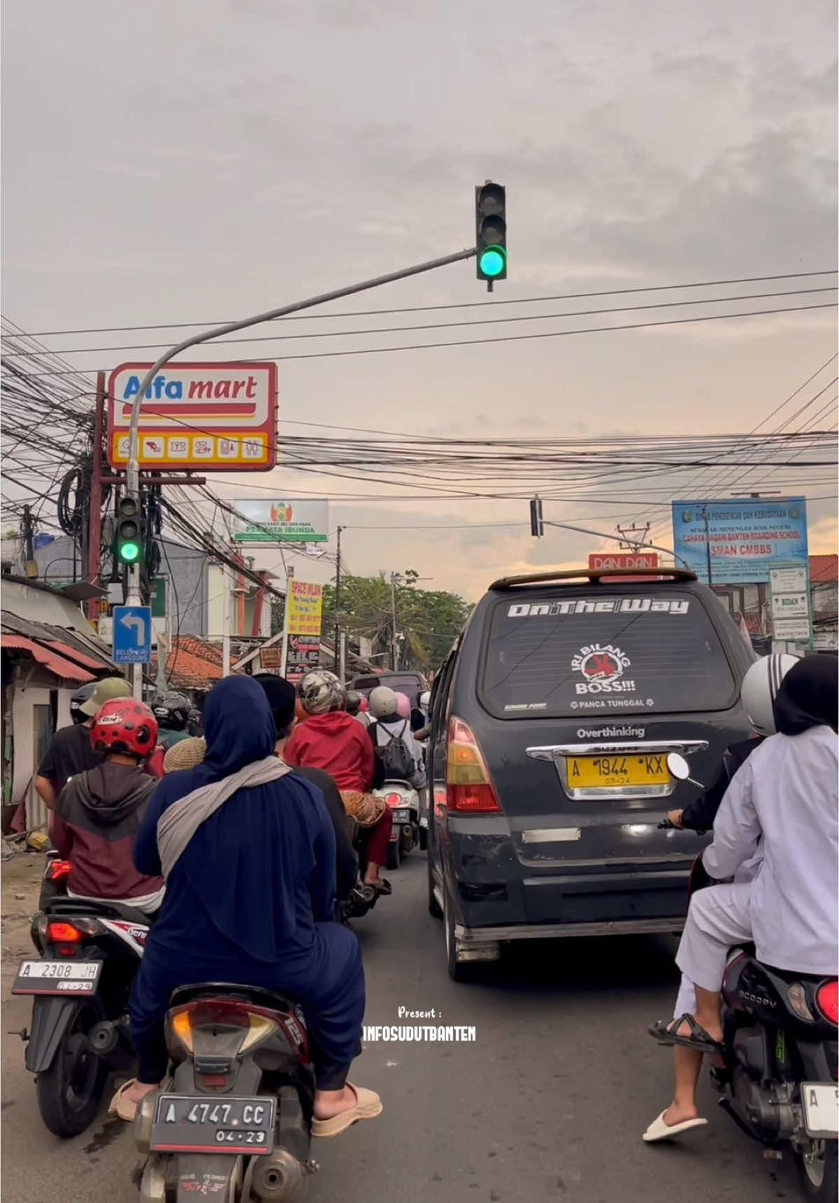 Simpang Maja Pandeglang hari ini Simpang 4 termacet di pandeglang Kalau simpang 3 termacet di pandeglang ada di mengger Siapa nih yang sering macet macetan disini ? #infosudutbanten #majapandeglang #majasari #pandeglang #pandeglangbanten #pandeglanghits #pandeglang_berkah #pandeglangbogaurang #kabupatenpandeglang #pandeglangpride💥 #pandeglangviral #banten #bantenpride #fyp #fypp #fypシ゚ #fypdong #fyppp #fypgakni #fypツ #fypviral #fypviralシ #fypviralシviral #fyptiktok 