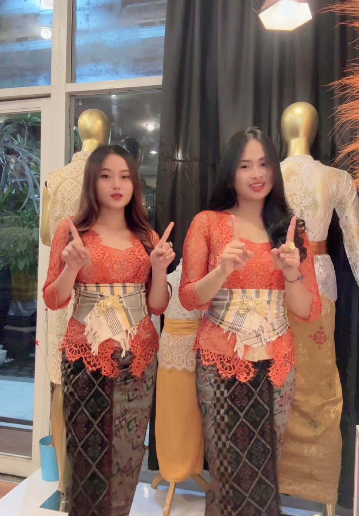 Emang yakin 1 malam aja… #fyp  #dancetiktok  #kebaya  #kebayabali  #kamenbali 