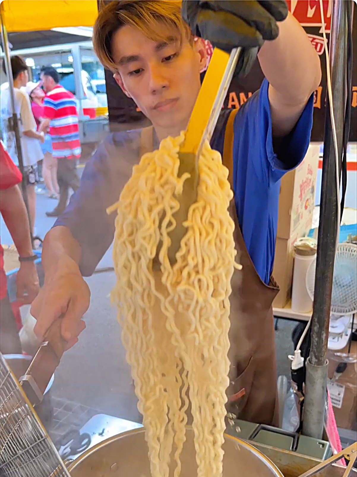 So amazing! Most Popular Buldak Noodles Omelette in Malaysia    Location : Setia Alam Pasar Malam  https://goo.gl/maps/4ar75t7XBhU5Vo3RA    #noodles #buldak #fypviral