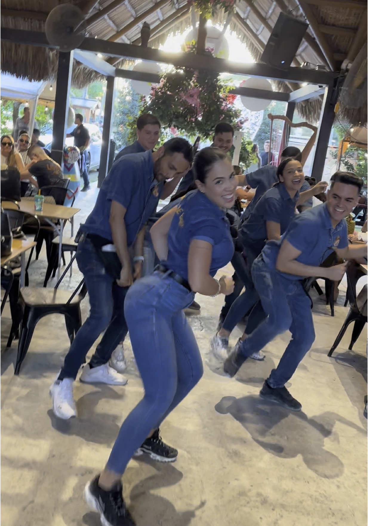 Una vez más y demostrando que si se puede #✈️ #repartocubano🇨🇺 #miami Aquí celebramos en grande #nandogrill 💃🎶 Show en vivo ven y visítanos 🔥🔥🔥 📍Miami 📍Orlando fl  #dance #trennding #usa #reparto #bebeshito #tacto 