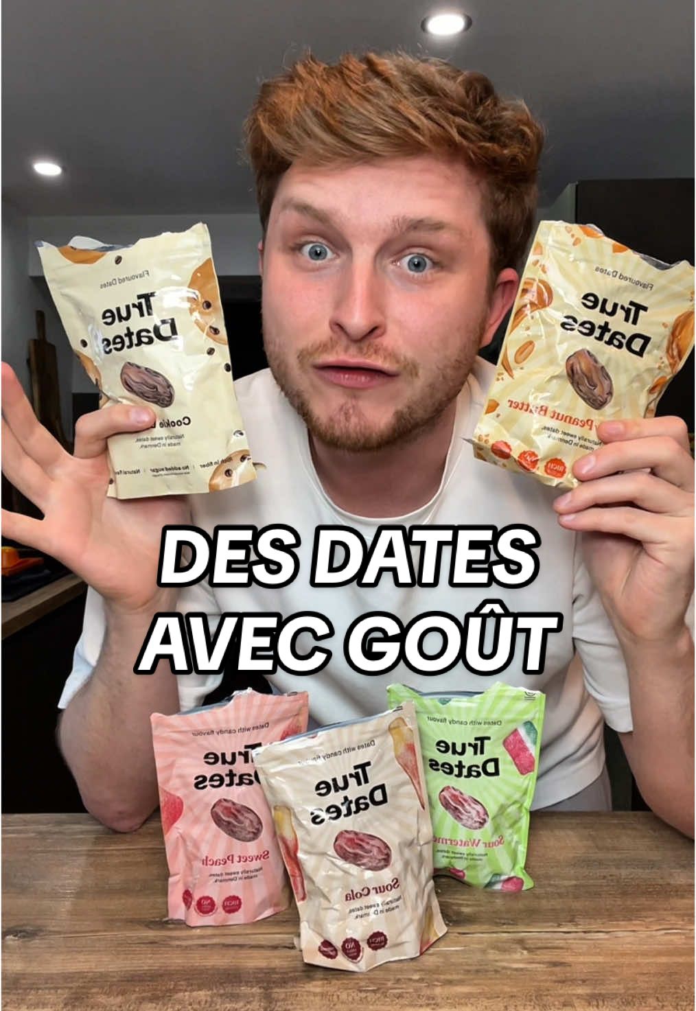 Des dates avec des goûts ? 😱✨ Pourquoi personne ne m’avait dit que ça existait ?! 🥹✨ Entre celles au cola, à la pêche, au peanut butter et encore à la pêche (oui, j’ai trop aimé 😂), mon coup de cœur reste les dates à la pêche ! 🥰✨ Et toi, c’est quoi ton parfum préféré ? En plus, c’est riche en fibres, sans sucre ajouté et avec des arômes naturels ! 🔥💪 #date #food #FoodLover #foodies #degustation #Ramadan #candy #sugar 