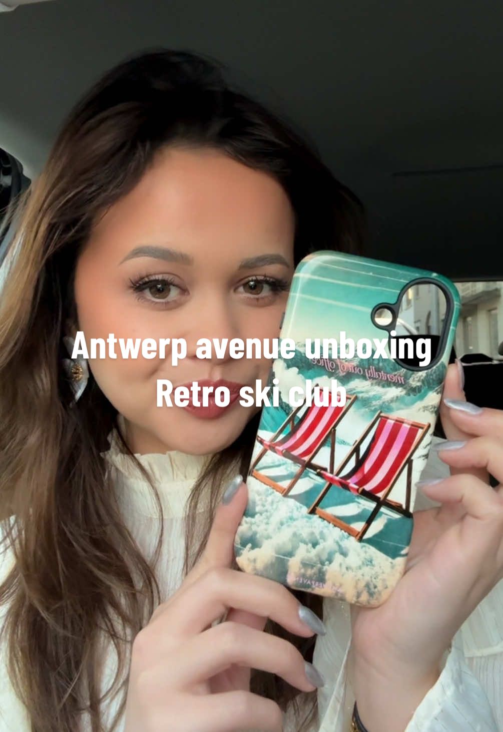 Advertentie: unboxing van een super leuke nieuwe collectie van @Antwerp Avenue “retro ski club” 🤩 #advertising #antwerpavenue #elineadalla #phonecase #fy #unboxingvideo #antwerp #vj 