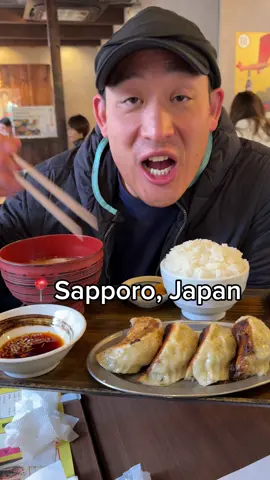 Huge Gyoza and Zhangi Chicken in #sapporo #japaneats #sapporogyozaseizisho