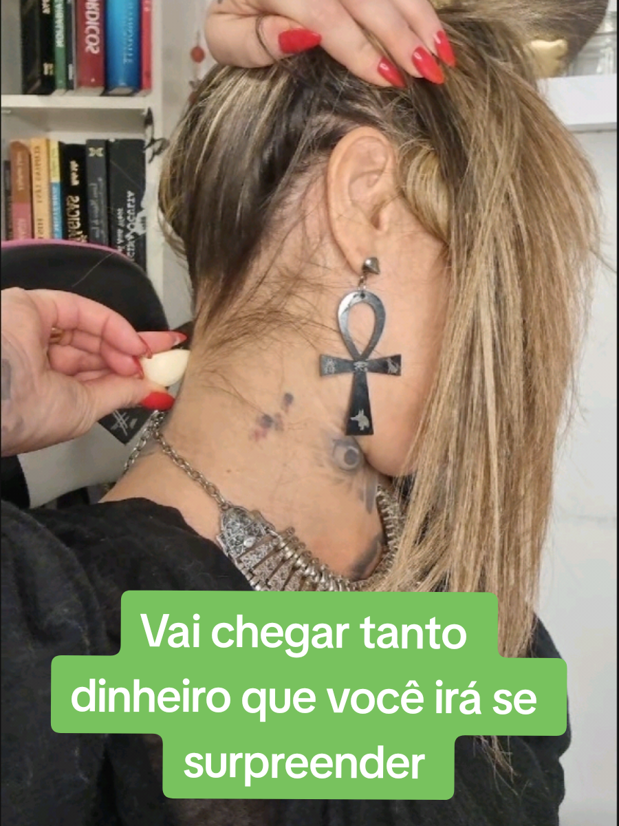 Faça isso e veja como vai chegar tanto dinheiro na sua vida que você irá se surpreender! #leidaatração #leidaatraçãonapratica #luaminguante #rituais #ritual #limpezaenergetica #prosperidade #abundancia #cocriar #manifestar