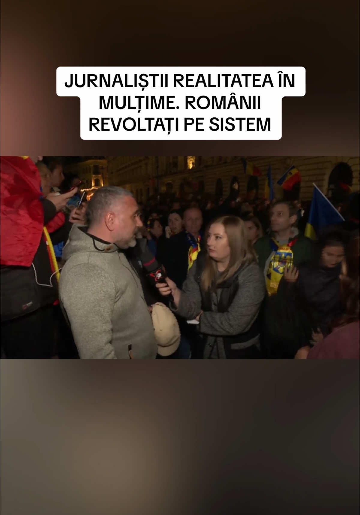 Situația în strada rămâne în continuare tensionată. Oamenii își exprima nemulțumirile scandând si huiduind #stiri #romania #realitateaplus