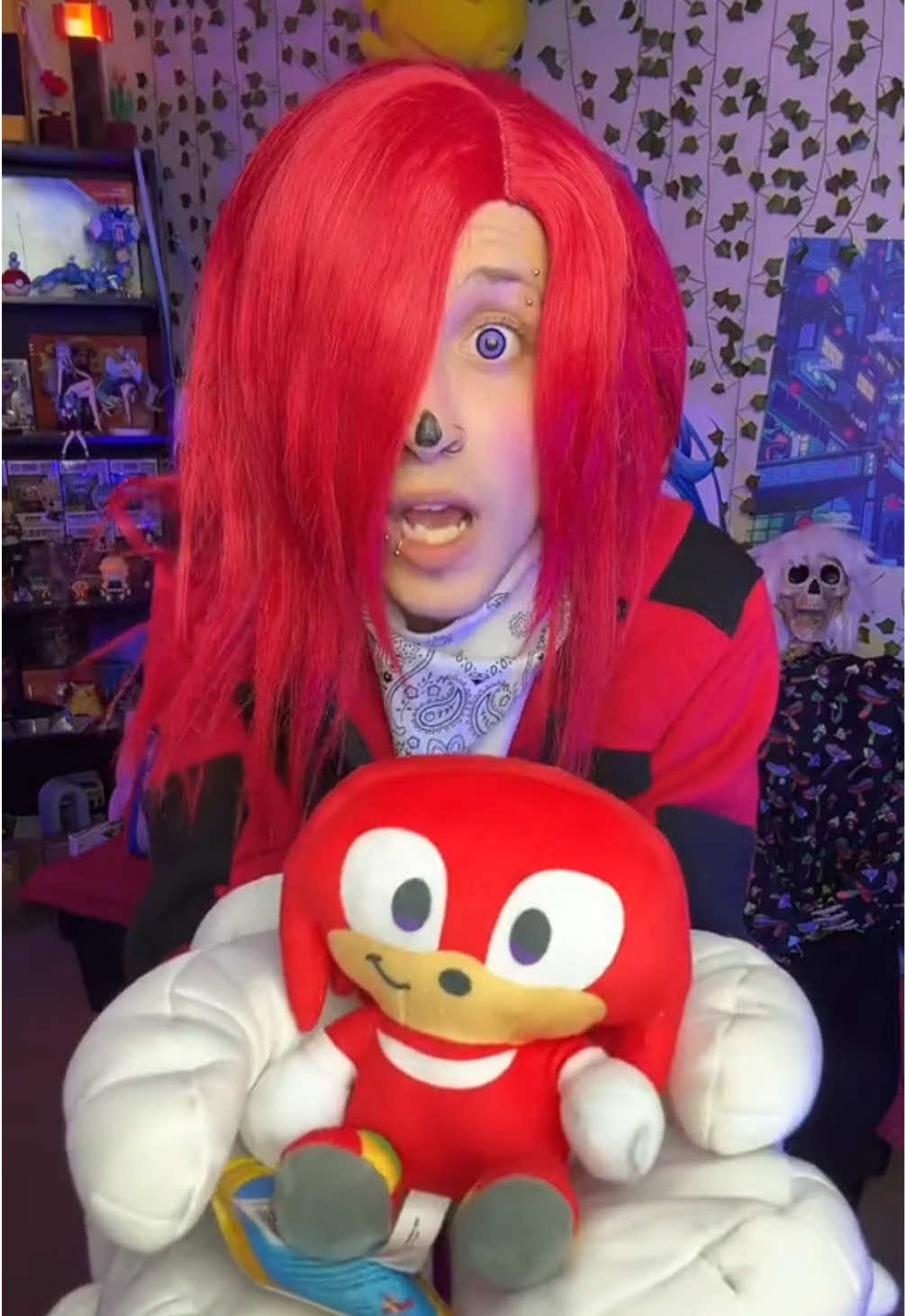 I’m not beating the furry allegations after this one..😳 • So @bbno$ what do you think?😎 I actually made this cosplay back when the Sonic menu came to iHop, thank you for giving me reason to bring it back!😜 • #knuckles #sonic #sonicedit #sonicthehedgehog #bbno #bbnos #bbnomoney #soniccosplay 