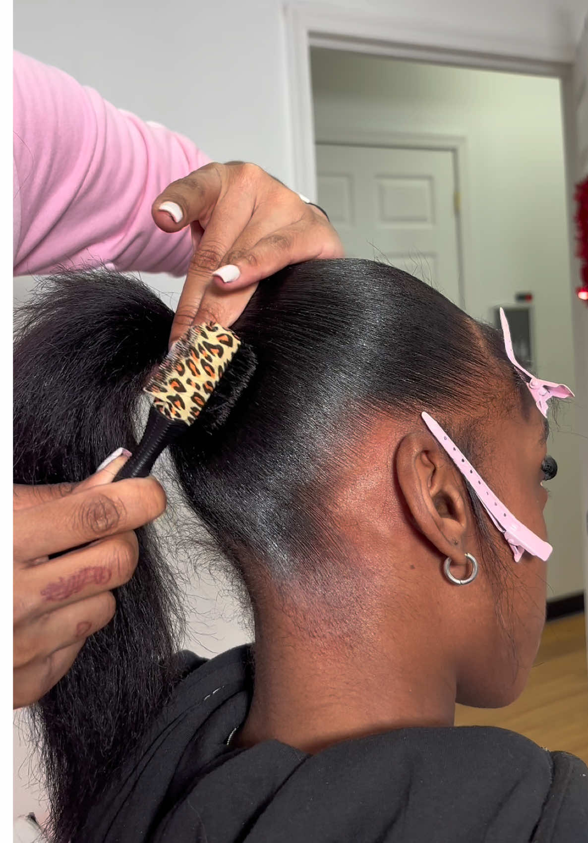 The awaited tutorial you guys have been asking for! ❤️ how to mold  #ponytail #sleekponytail #fypシ #fypシ゚viral #fyp #nychairstylist #bodiedbyrayne 