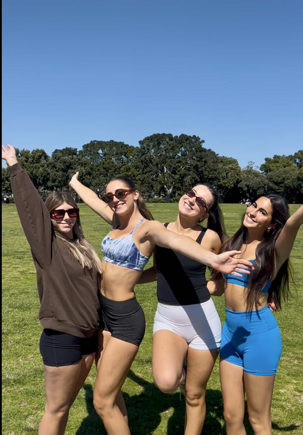 rise and grind for our sisterhood yoga event to start off our day right🧘‍♀️🤸‍♂️ thank you Siren Wellness!! #aphi #alphaphi #sdsu #sandiego #yoga #sundayreset #sorority 